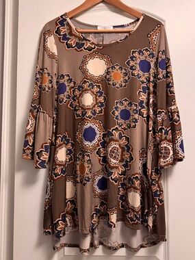 Women's Taupe Floral Medallion Tunic Top - Taupe